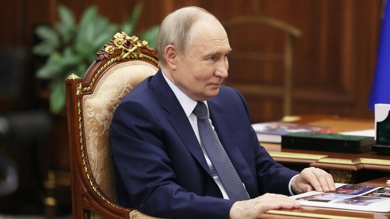 Путин присвоил госнаграды четырём жителям Татарстана Президент России Владимир Путин утвердил указ о...