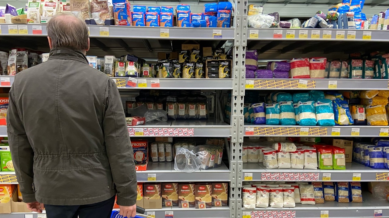 Изменения на «Госуслугах», борьба с мошенниками, защита от продукции низкого качества: Какие законы были запущены с 1 июня С началом лета в России вступают в силу очередн...