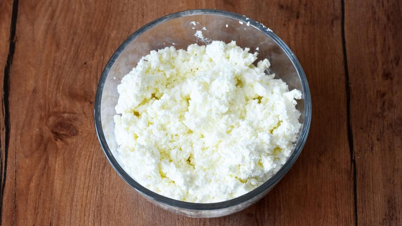 Обжарьте творог на сковороде, и вы не поверите, как это вкусно: полезный десерт к чаю Творог, который мы привыкли употреблять в запек...
