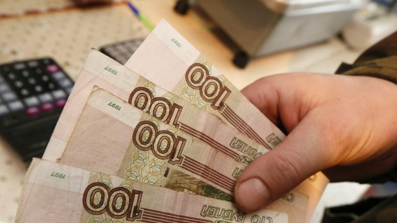 Гражданам РФ объяснили, как получить пассивный доход размером с зарплату: что следует делать Чтобы жить на проценты, нужно вложить около 6,5...