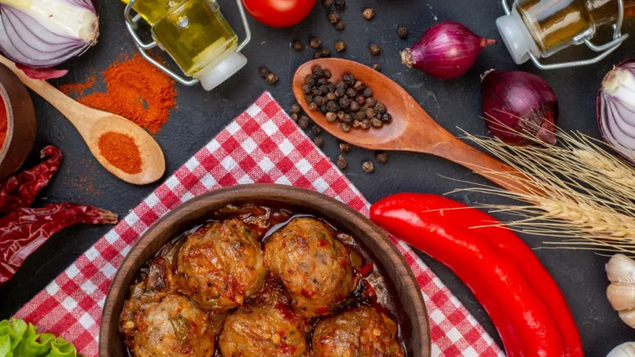 Вкус детства и домашнего уюта — нежнейшие фрикадельки в кабачковой шубке: готовлю каждые выходные Запеканка из кабачков с рисом и фрикадельками: ...