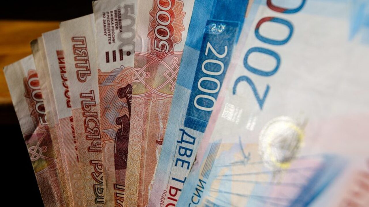 В Казани судебные приставы взыскали более 400 т...
