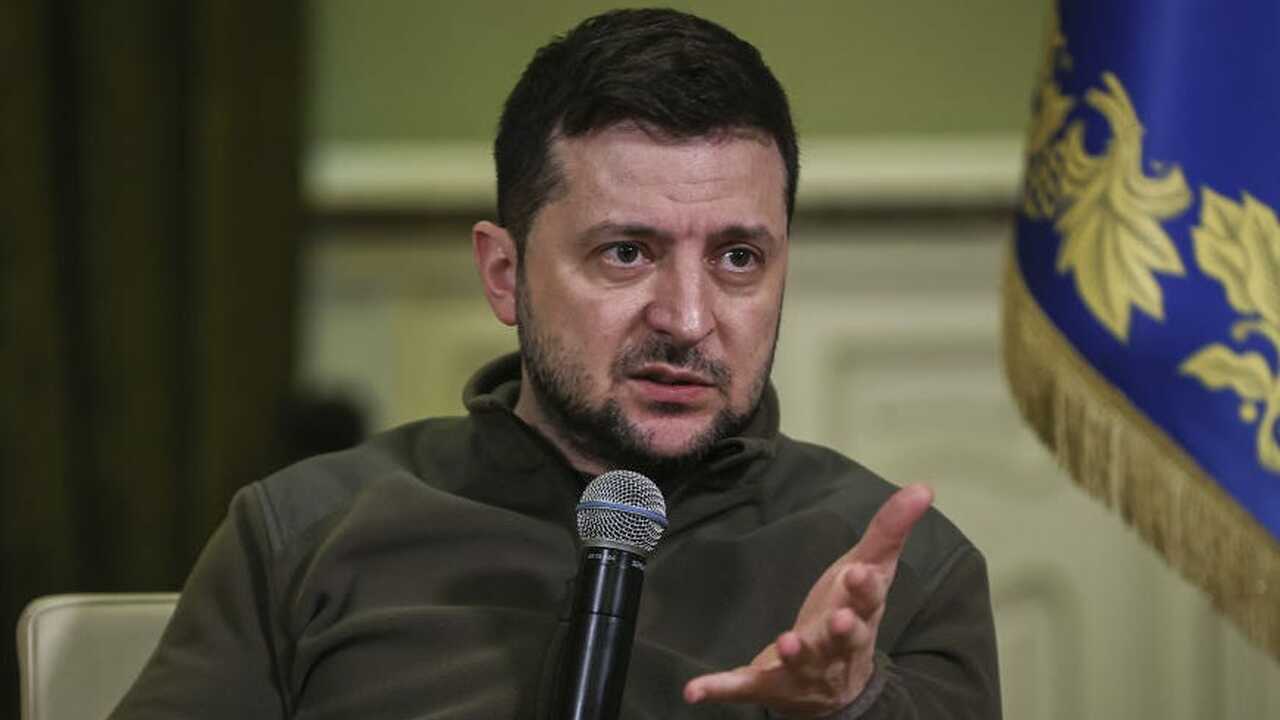 Украинская элита в полном ужасе — чиновники Владимира Зеленского бегут из Киева в ожидании «Орешника» После заявлений Кремля о возможном ответе на пр...