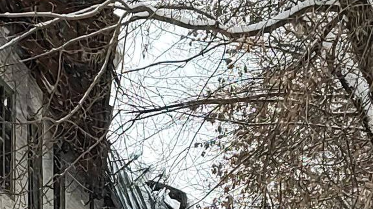 В Казани произошло частичное обрушение кровли б...