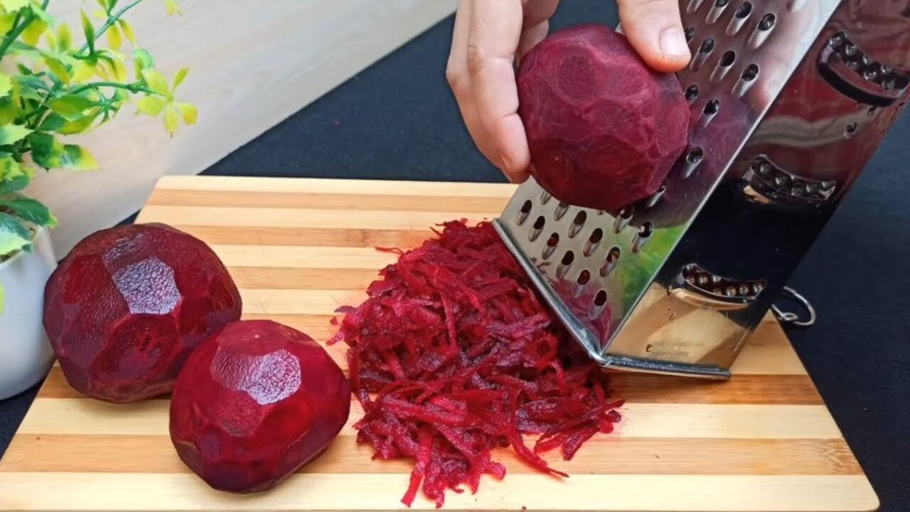 Свёклу на салаты больше не варю: знакомый повар поделился, как её готовить вкуснее и проще — так у них в ресторане делают Свекла — привычный овощ на любой кухне, особенн...