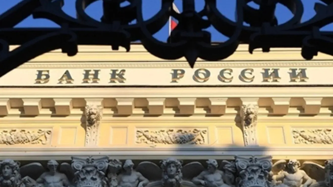 Делягин: ЦБ парализовал экономику высокой ставкой