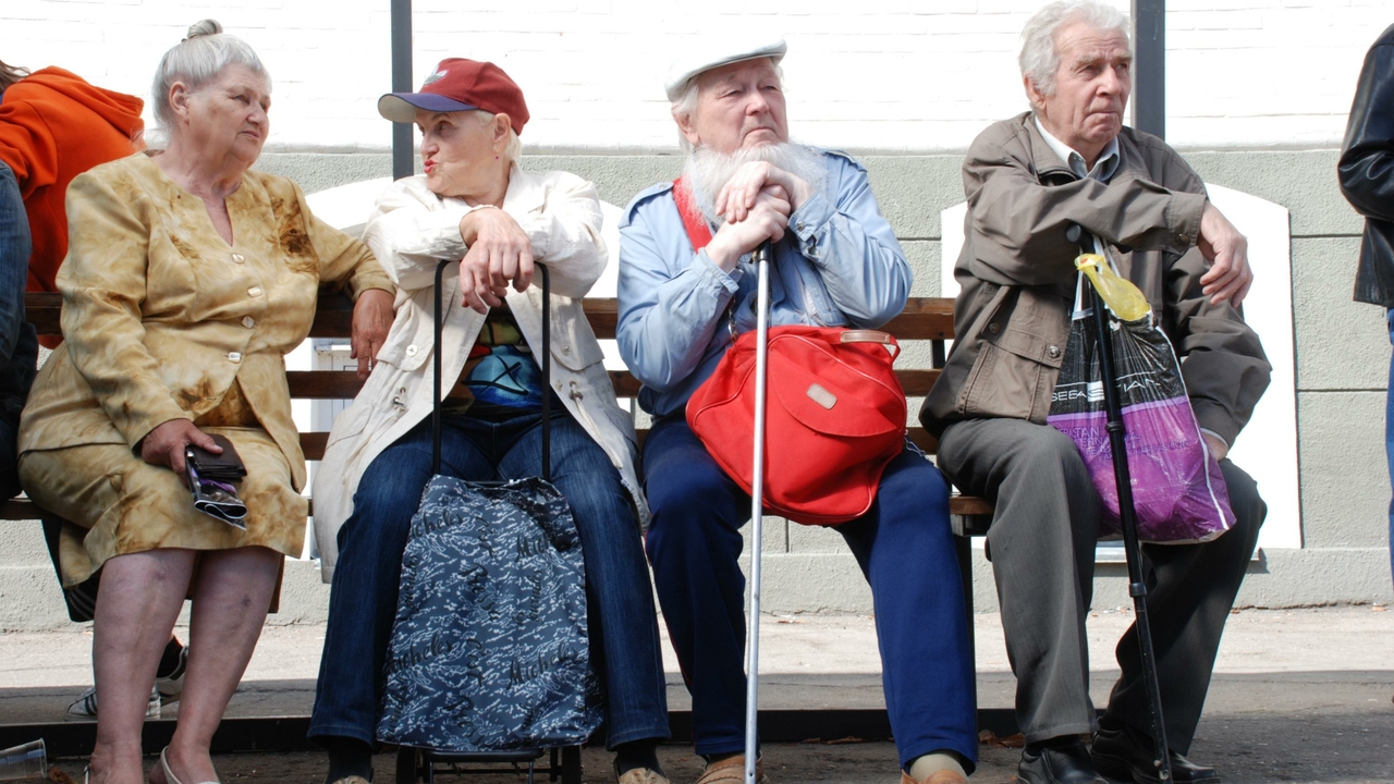 «Пенсионный возраст снова откатится к отметке 55/60 лет»: граждане не могут поверить своему счастью Накопительная пенсия в России открывает возможн...