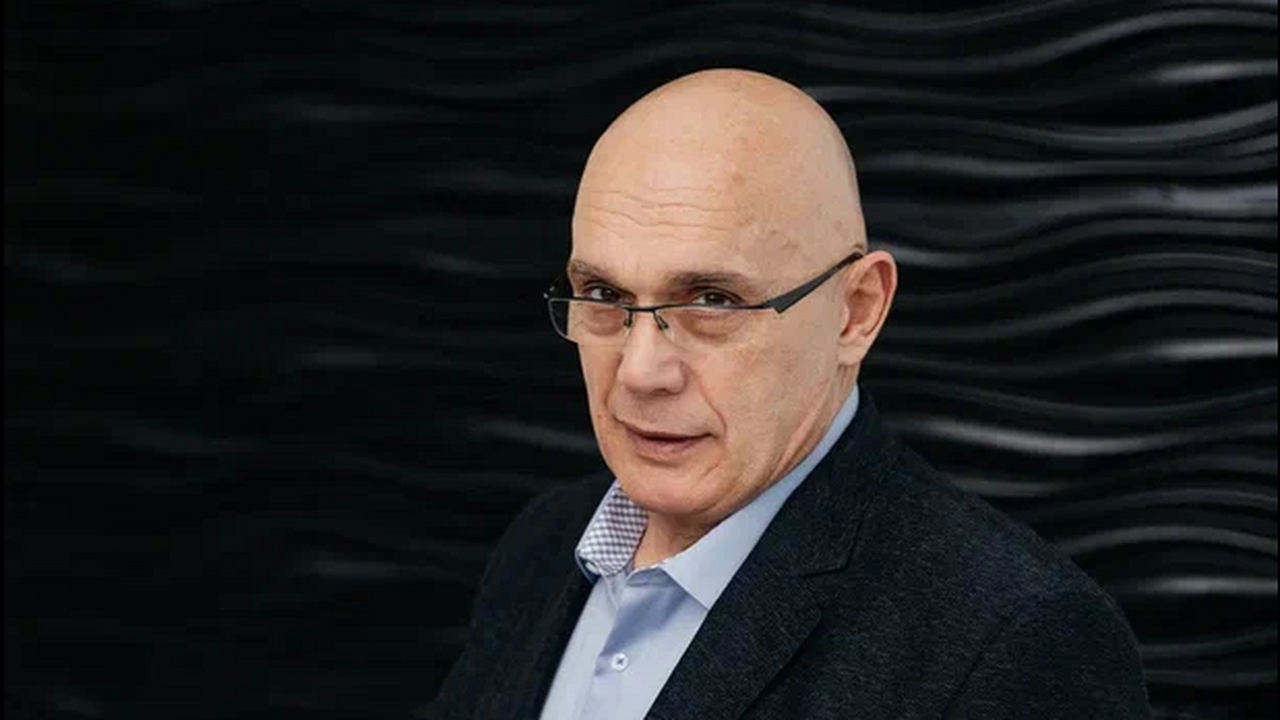 «Пенсионеры с палками» в парках — смех или польза? В чем ошибаются критики скандинавской ходьбы Зачастую молодые люди говорят: «Люди в возрасте...
