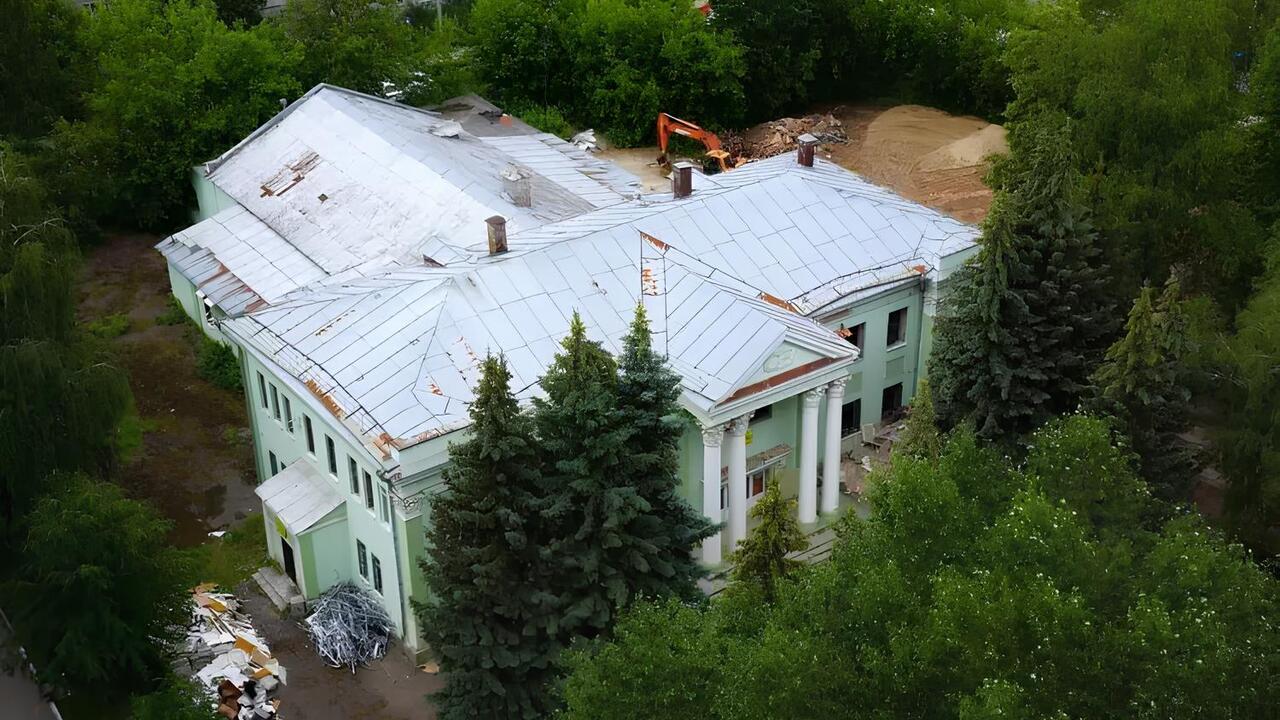 Исторический клуб соцгорода в Казани снесли за один день В Казани снесли клуб строителей соцгорода с век...