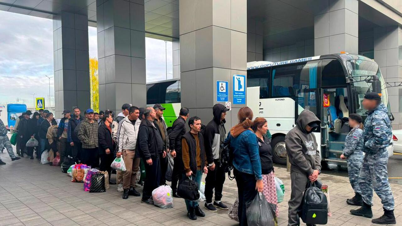 Сотни мигрантов покинули Татарстан под запретом на въезд в страну В Татарстане с начала 2025 года судебные приста...