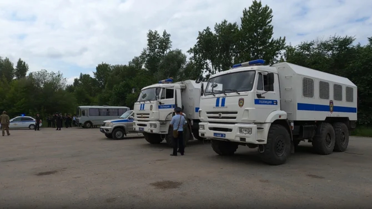 ФСБ отработала в Казани план действий при угрозе теракта В Казани сотрудники ФСБ провели учения по предо...