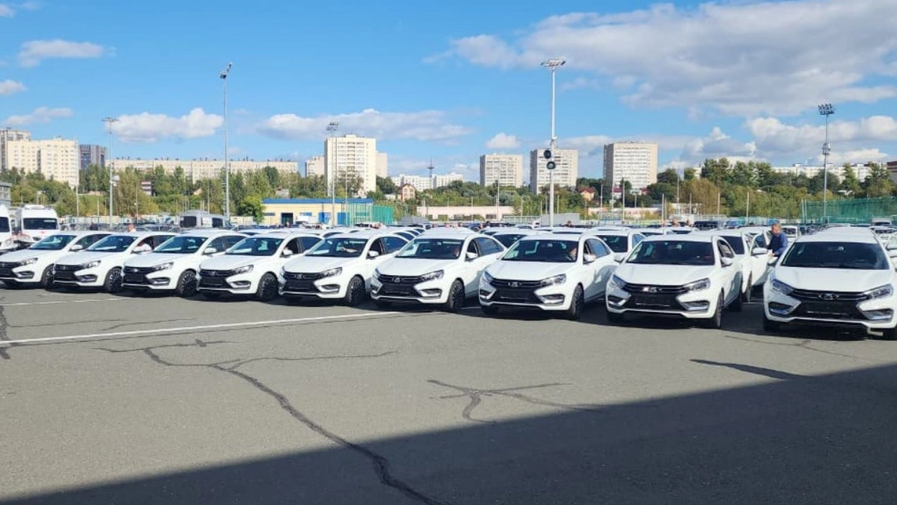 Татарстан получил первую партию Lada Aura для государственных учреждений В Татарстан поступила первая партия Lada Aura д...