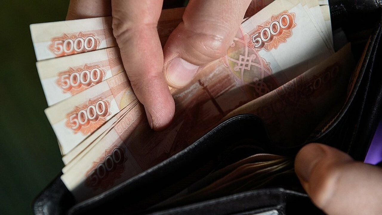 Гражданам РФ рассказали, как получить пассивный доход размером с зарплату: что следует делать Эксперт Московской биржи Игорь Алутин рассказал...