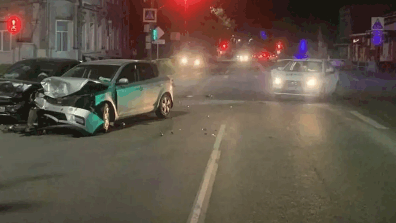 В Самарской области случилось жесткое ДТП на светофоре: трое человек пострадали Вечером 15 мая 2026 года на улице Интернационал...