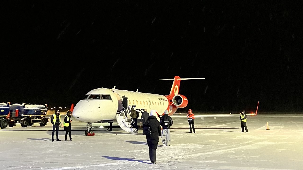 Самолёт, летевший из Санья в Москву, экстренно ...