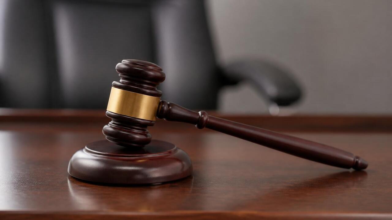 В Мензелинске 49-летний мужчина обвиняется в по...