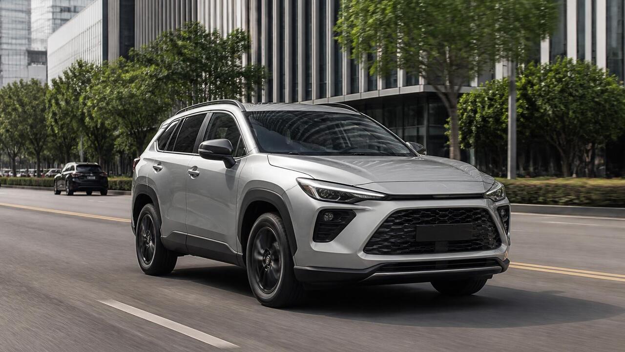 В России начались продажи кроссовера Toyota Wil...