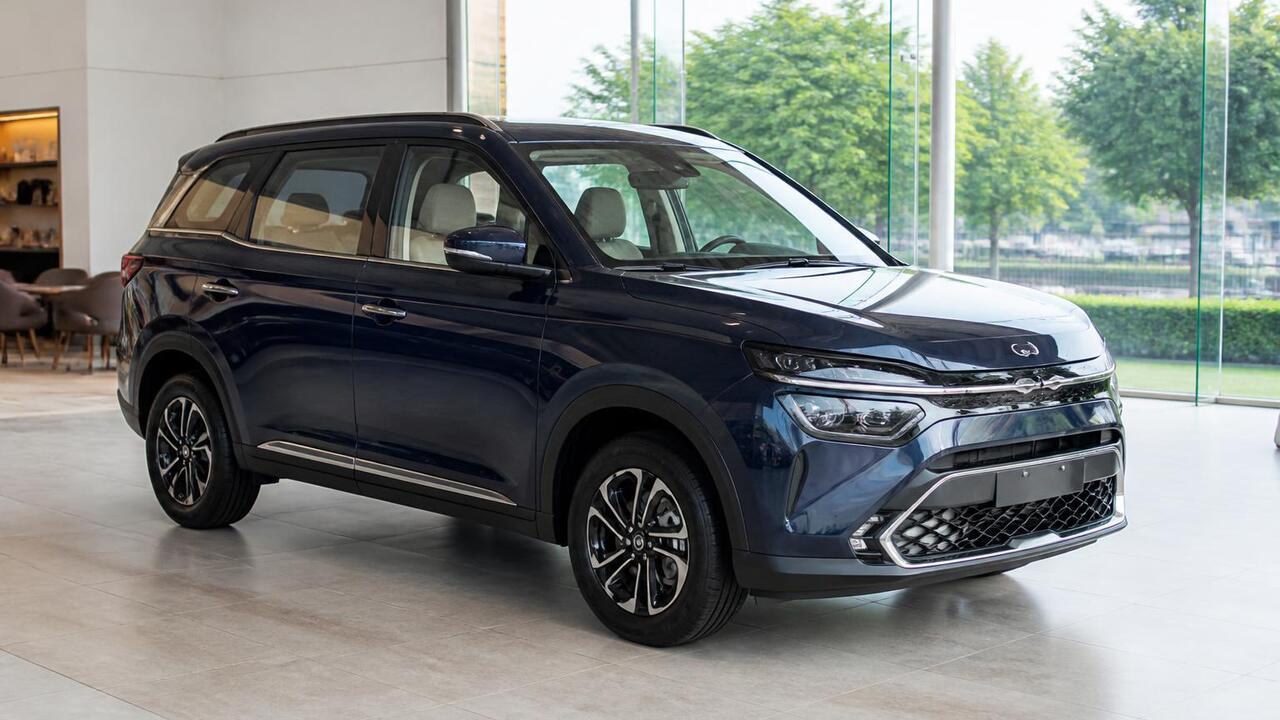 В РФ появился семиместный кросс-вэн Kia Carens по цене от 2,6 млн рублей На российском рынке появился семиместный компак...