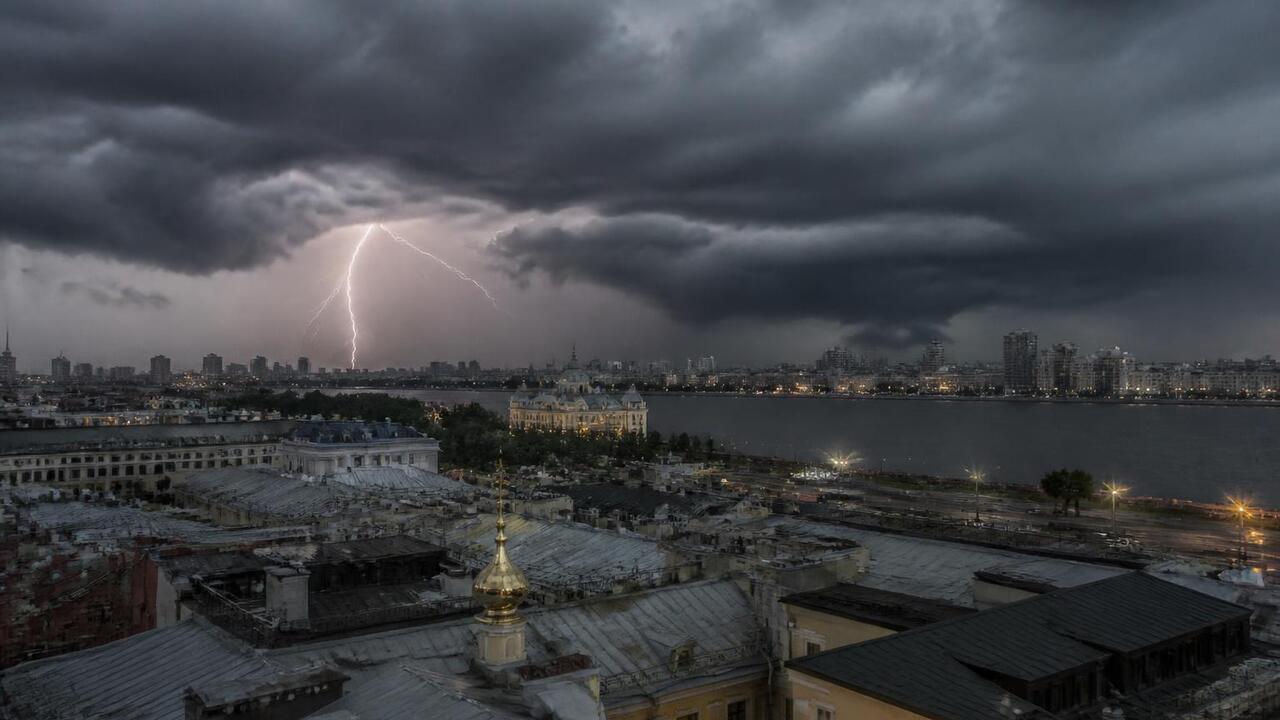 Атмосферный фронт несет в Татарстан грозы и ветер Атмосферный фронт принесет в Татарстан грозы, т...