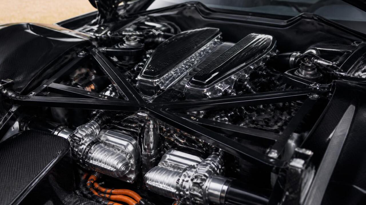 V12 и 3 электромотора: появились подробности о самом мощном авто Датская компания Zenvo представила гиперкар Aur...