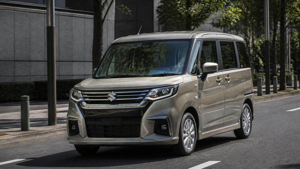 В Россию начались поставки компактвэна Suzuki Solio На российский рынок начались поставки компактвэ...