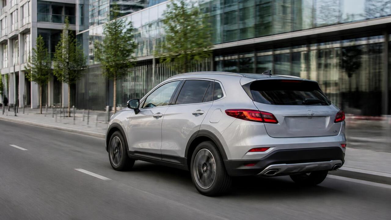 Toyota Rush вернулась в Россию: семиместный кроссовер дешевле LADA и Geely Toyota Rush вернулась в Россию по параллельному...