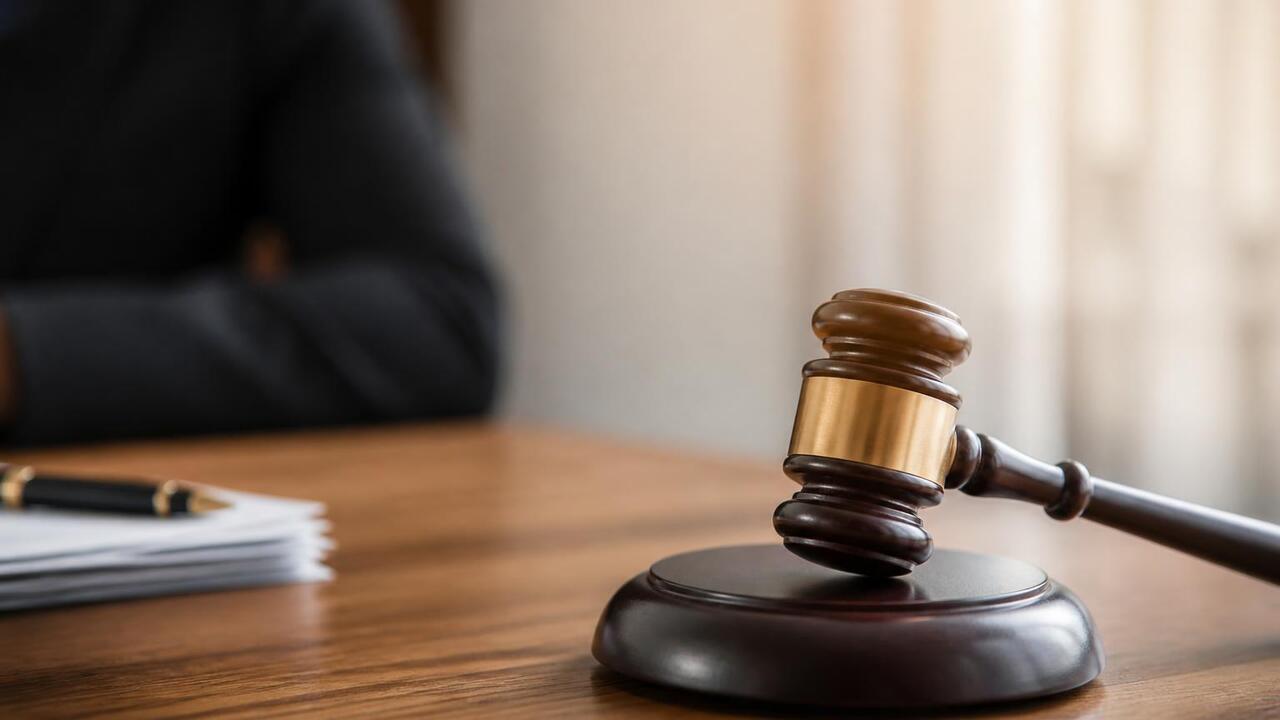 Суд частично изъял у экс-министра образования Р...