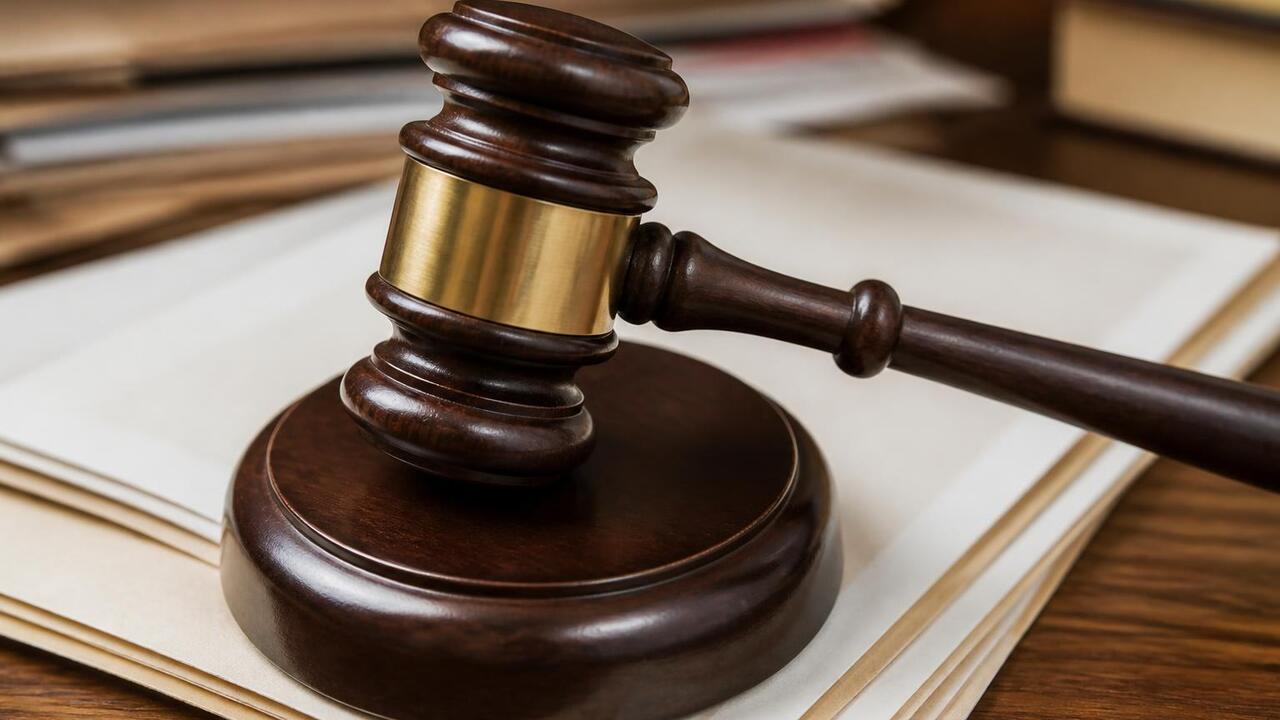 Суд взыскал с горожанина почти 2 миллиона рубле...