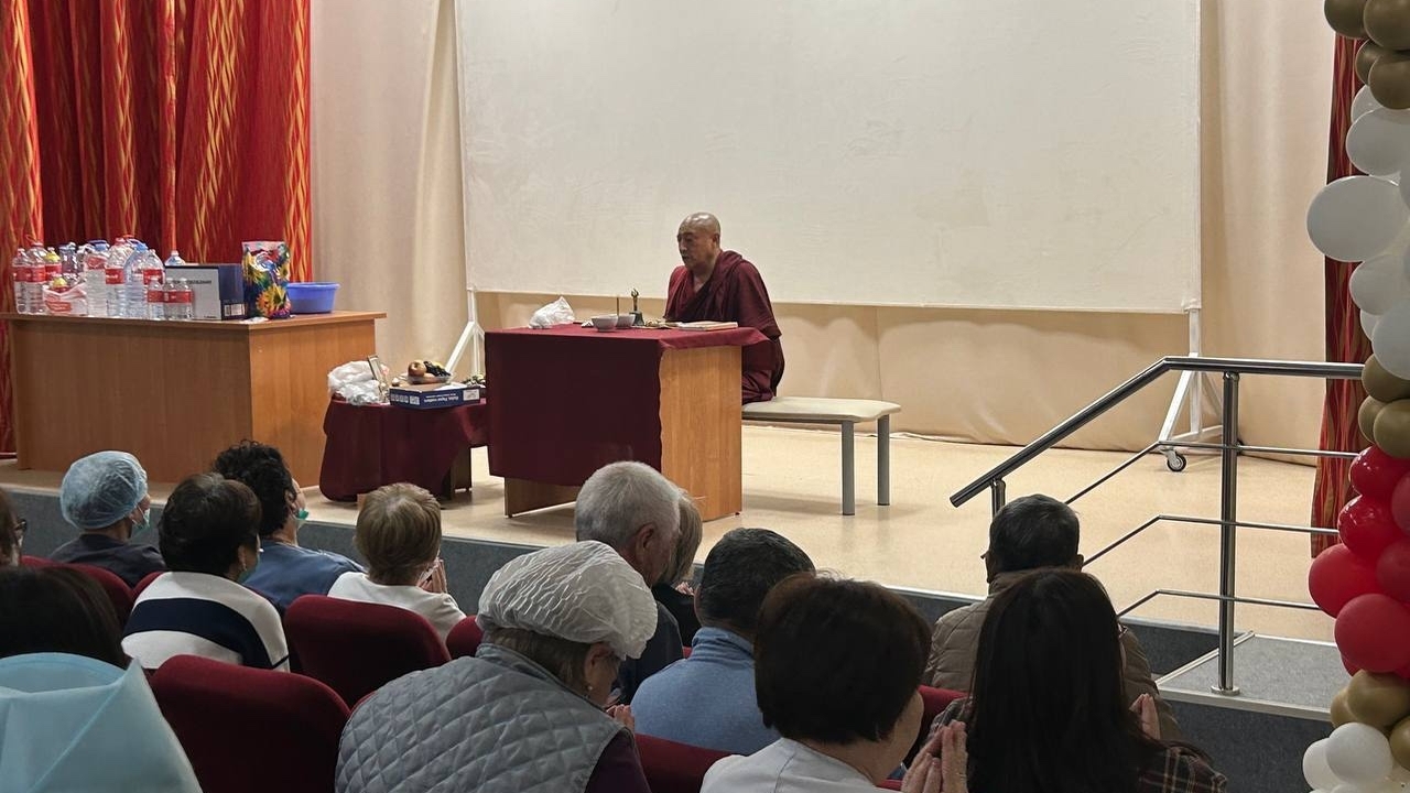 В ресбольнице Калмыкии устроили ритуал продления жизни В ресбольнице Калмыкии им. П.П. Жемчуева монах ...