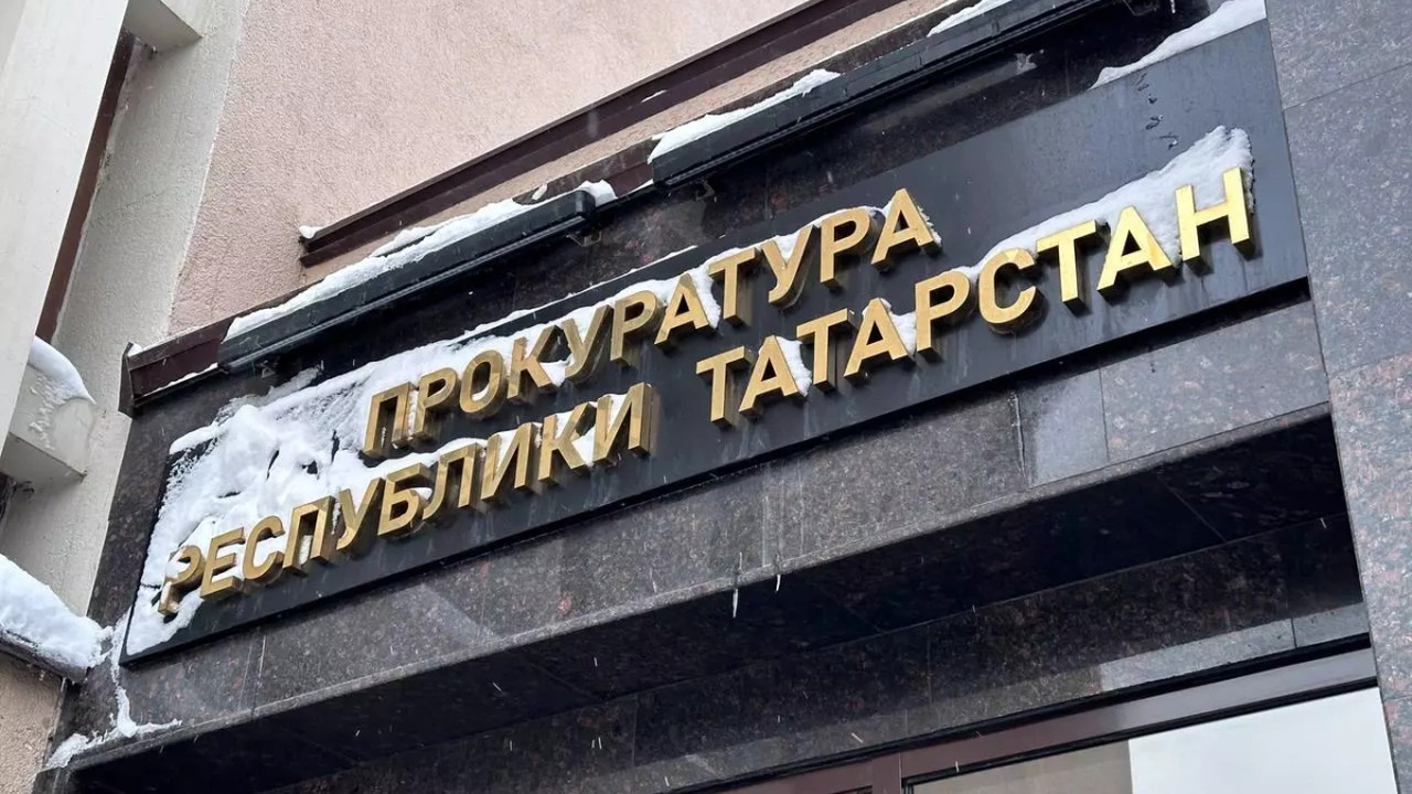 В Казани решают судьбу девочки-маугли из захламленной квартиры Девочка, найденная в мае в ужасных условиях в К...