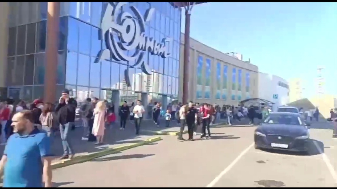 6 сентября в Казани эвакуировали два торговых ц...