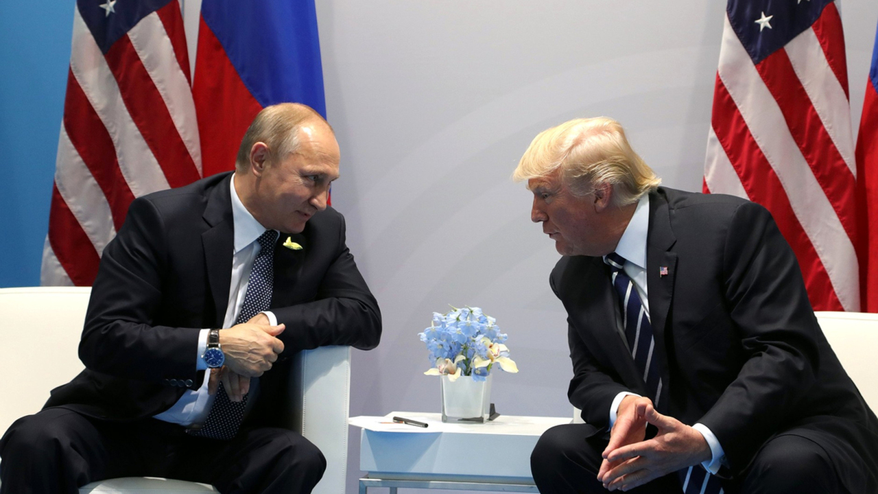 Переговоры Владимира Путина и Трампа: Лидеры Европы ошеломлены результатами Телефонный разговор Дональда Трампа с Владимиро...