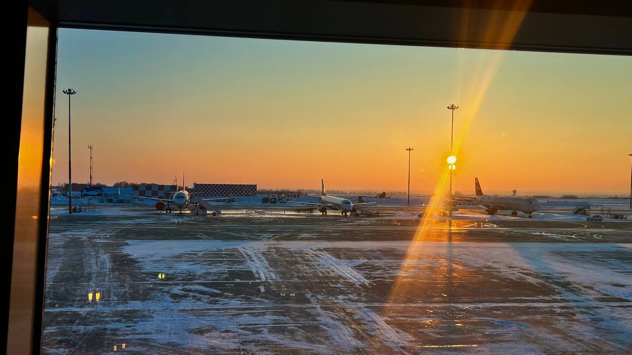 Пассажиры рейса Санкт-Петербург — Казань провел...