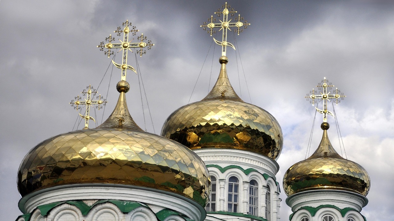 В православии объяснили, нужно ли креститься при виде храма Депутат Михаил Иванов рассказал, что крестное з...