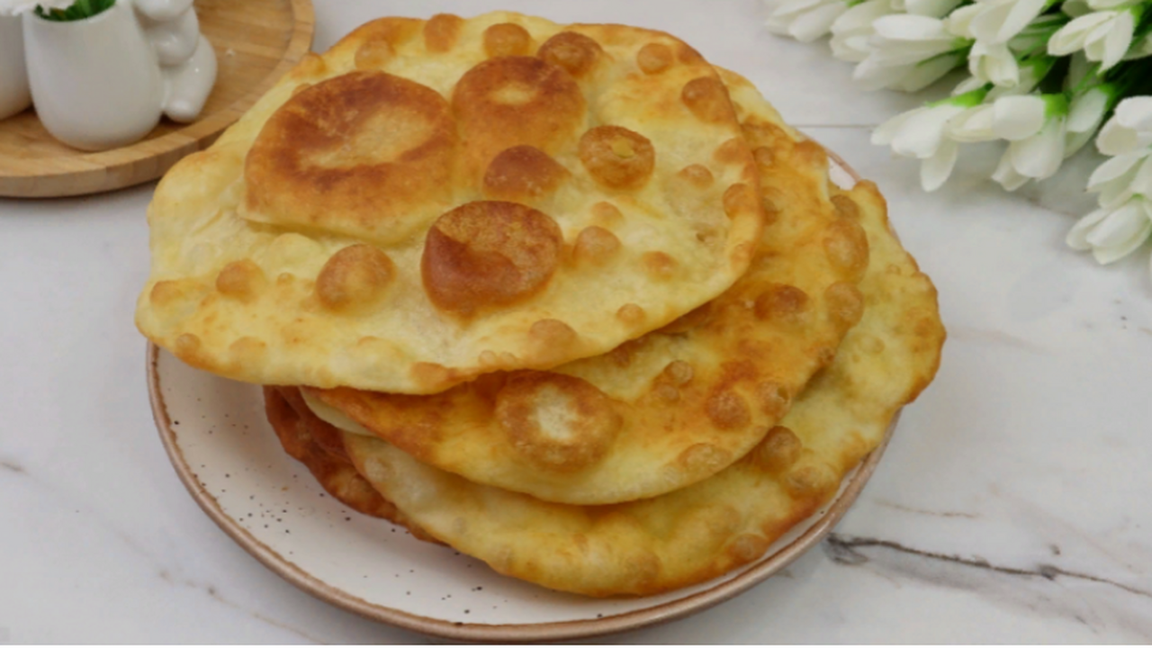Этот рецепт лепёшек настолько вкусен и быстрый, что их можно готовить хоть каждый день Губки на кефире — простое, но удивительно вкусн...
