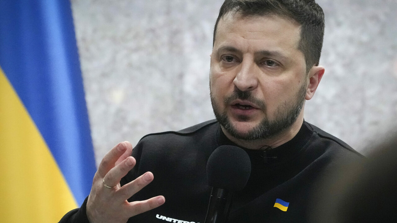 Украинская элита шокирована — чиновники Зеленского бегут из Киева в ожидании «Орешника» Кремль дал понять: шутки закончились, элита Кие...