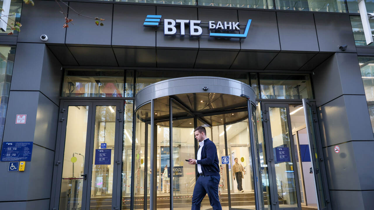 Дмитрий Пьянов из ВТБ представил пьесу про безумные качели рубля и возможный пакт ЦБ с властями Первый заместитель президента - председателя пр...