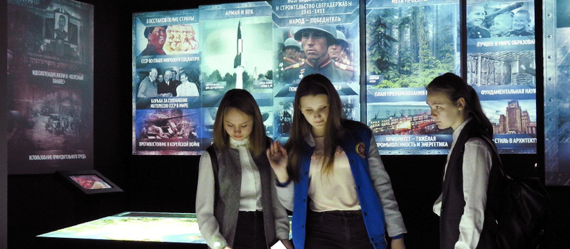 Сегодня в Казани открывается уникальная мультимедийная экспозиция «Россия будущего», которая представляет собой путешествие через историю и настоящее страны, а также приоткрывает завесу над тем, как наше влияние может сформировать будущее.