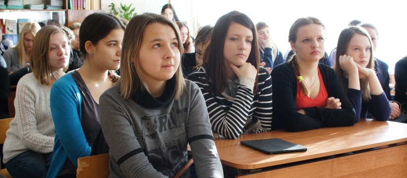 63 выпускника в Казани выделились на фоне остальных по результатам ЕГЭ, набрав по 100 баллов по трем предметам.