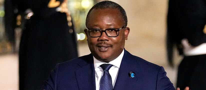 Президент Гвинеи-Бисау Умару Сисоку Эмбало приземлился в Казани, где его встретил глава Татарстана Рустам Минниханов.