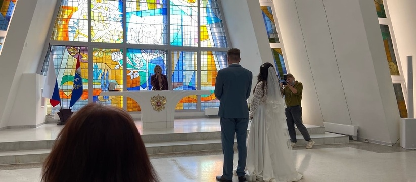 В День семьи, любви и верности в Казани пройдёт более 120 свадеб. Церемонии бракосочетания состоятся в Центре семьи «Казан» 6, 7 и 8 июля.