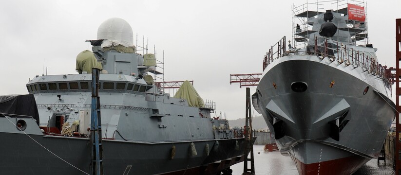 В Зеленодольском судостроительном заводе прошла церемония спуска на воду двух кораблей - малого ракетного корабля "Тайфун" и патрульного судна "Виктор Великий".