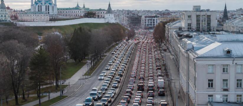 Утренние пробки в Казани достигли 10 баллов Утренние пробки в Казани достигли 10 баллов. Дв...