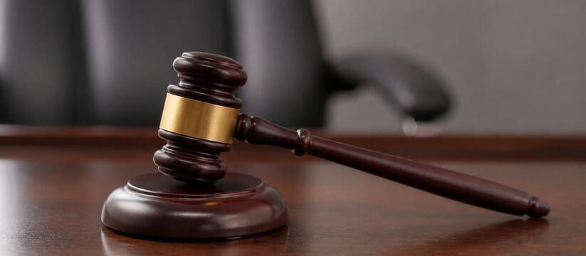 В Мензелинске 49-летний мужчина обвиняется в по...