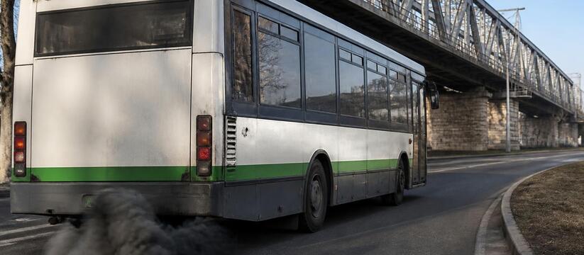 В Казани задымился пассажирский автобус у моста...