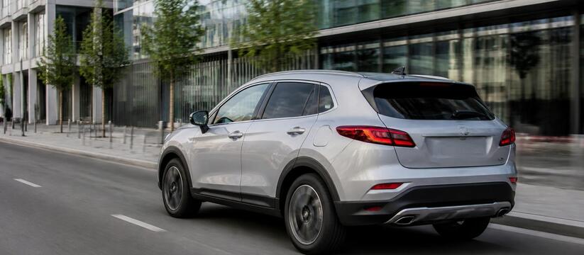Toyota Rush вернулась в Россию: семиместный кроссовер дешевле LADA и Geely Toyota Rush вернулась в Россию по параллельному...
