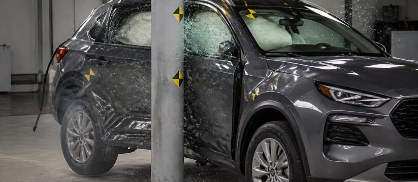 Lada Azimut намотали на столб: кроссовер прошел жесткий краштест Кроссовер Lada Azimut прошел боковой краш-тест ...
