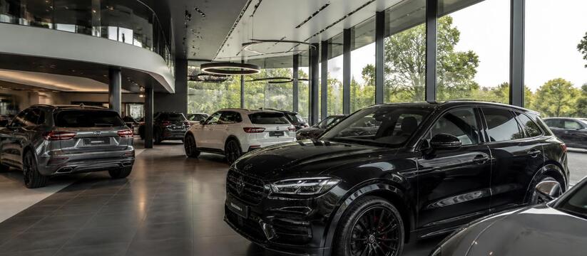 Продажи премиальных автомобилей в России выросл...