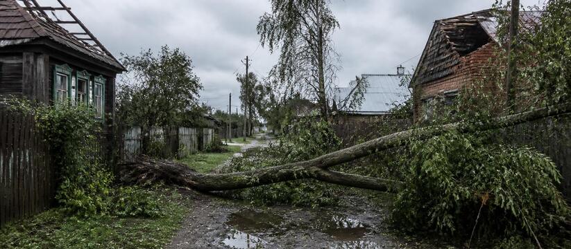 Последствия непогоды в Татарстане В Татарстане ликвидируют последствия ливня и ве...