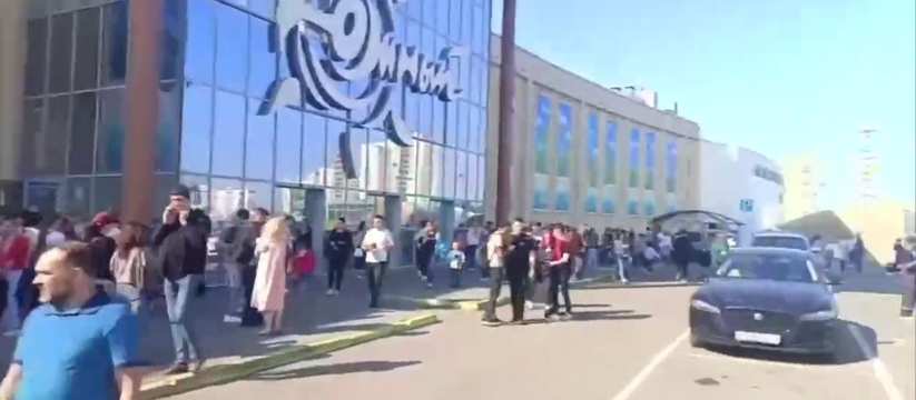 6 сентября в Казани эвакуировали два торговых ц...